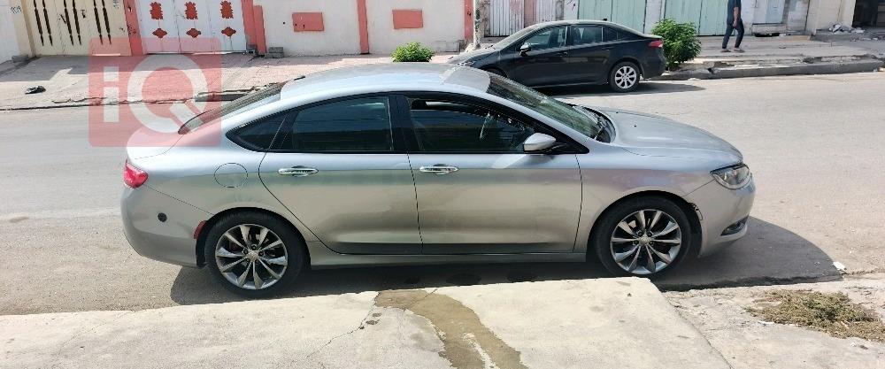 کرایسلەر 200